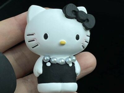 holle-kitty-Pearl-black-and-white
