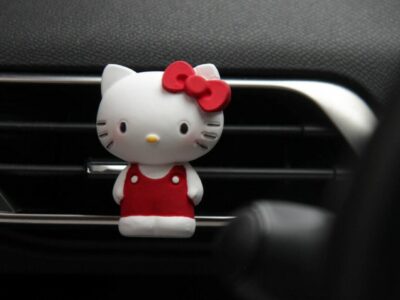 holle-kitty-red
